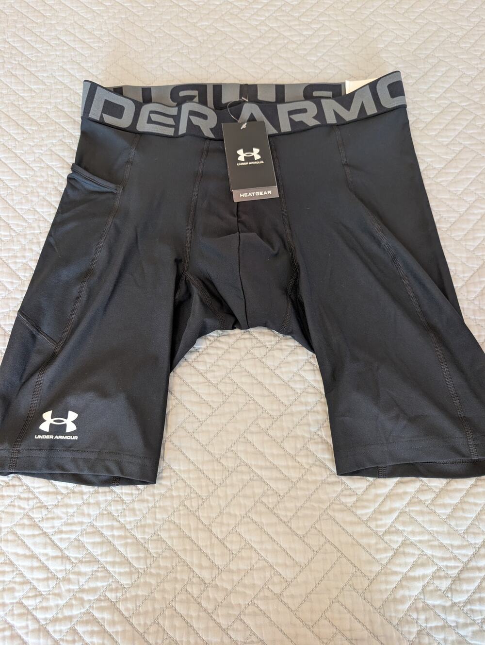 NWT Under Armour Men's Size XL Black HeatGear Compression Sleeveless Shirt(0880)